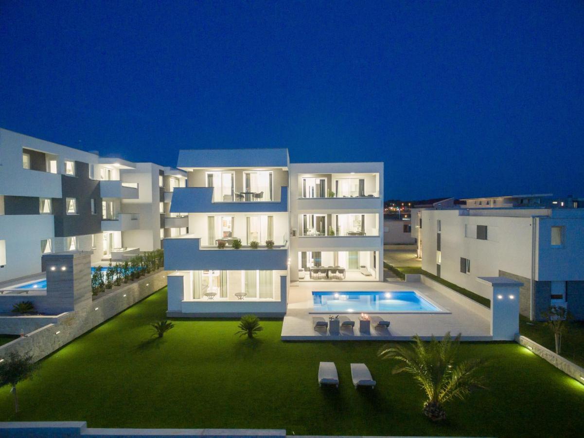 Apartments & Rooms Pool Villas Maris B Novalja Exterior foto
