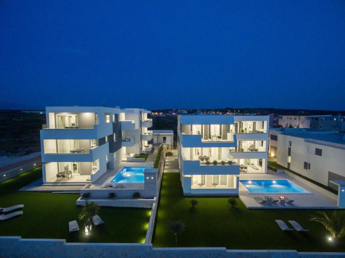 Apartments & Rooms Pool Villas Maris B Novalja Exterior foto