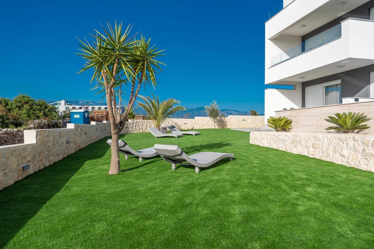 Apartments & Rooms Pool Villas Maris B Novalja Exterior foto