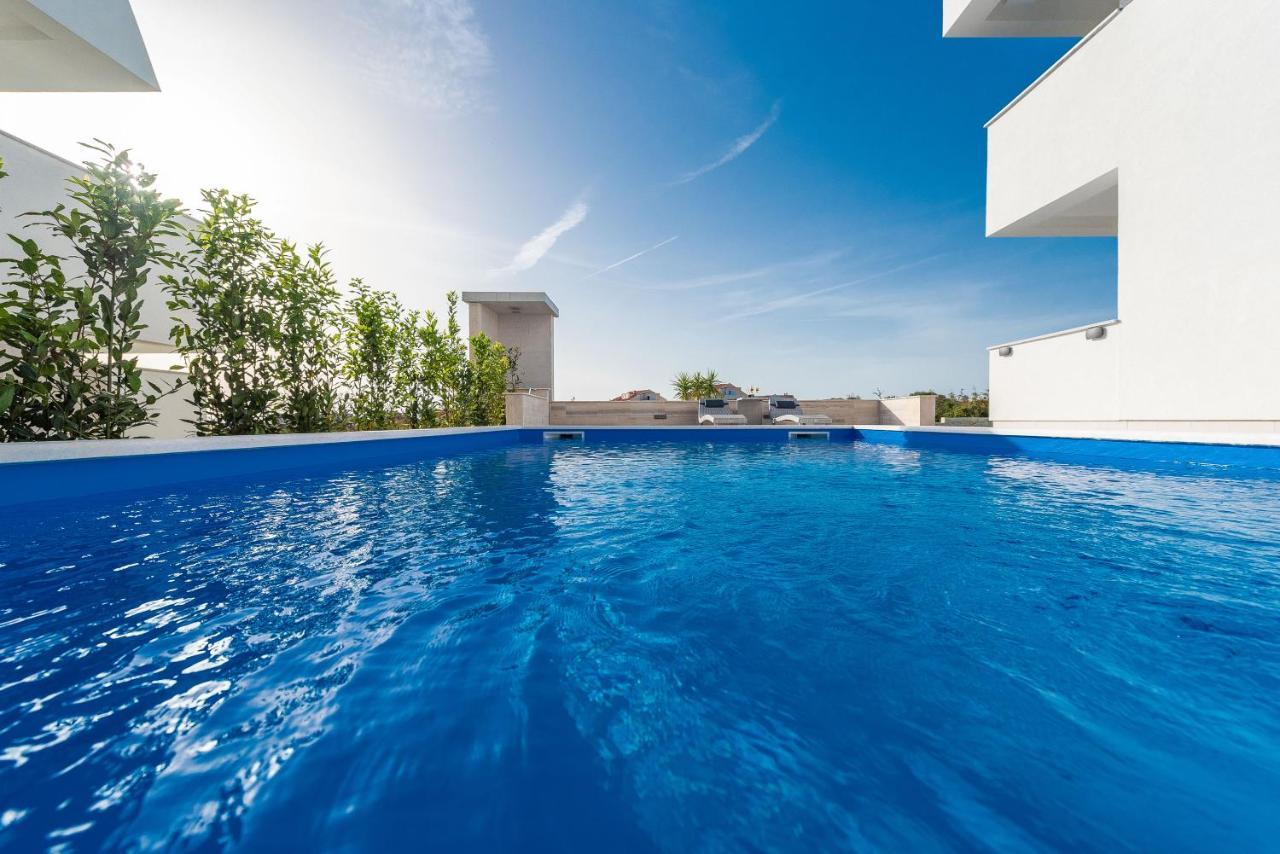 Apartments & Rooms Pool Villas Maris B Novalja Exterior foto