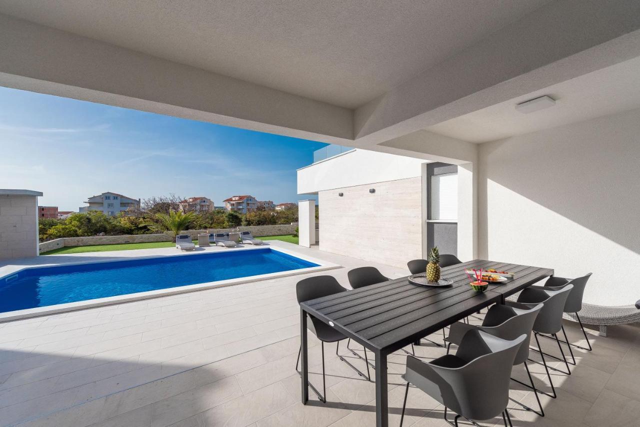 Apartments & Rooms Pool Villas Maris B Novalja Exterior foto