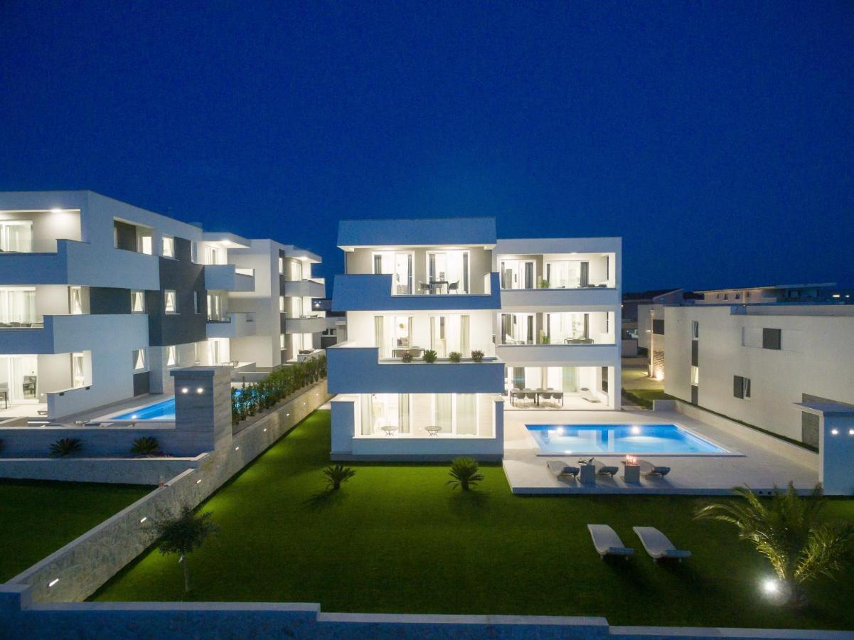 Apartments & Rooms Pool Villas Maris B Novalja Exterior foto