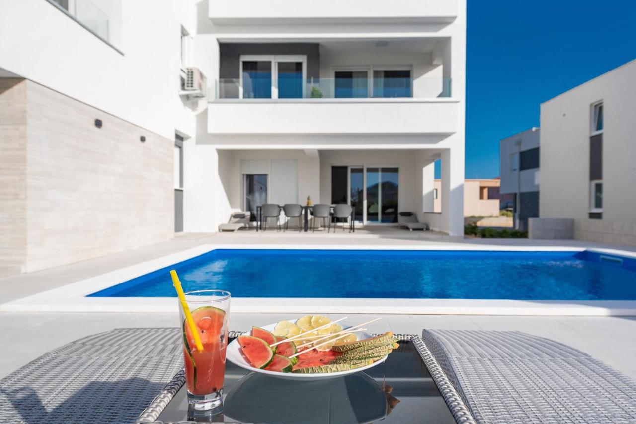 Apartments & Rooms Pool Villas Maris B Novalja Exterior foto