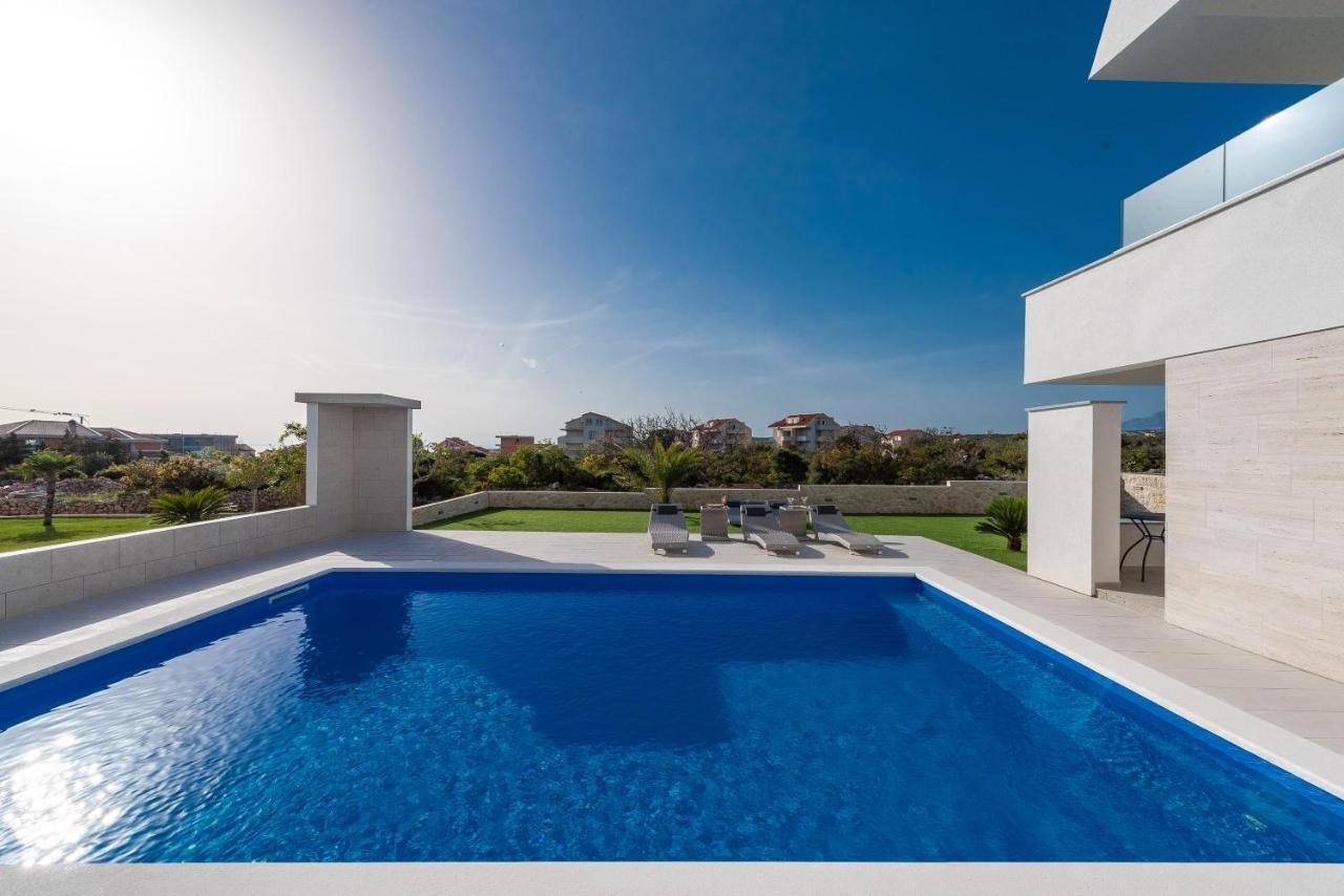 Apartments & Rooms Pool Villas Maris B Novalja Exterior foto