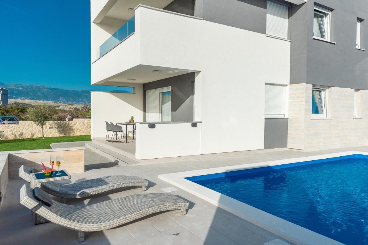 Apartments & Rooms Pool Villas Maris B Novalja Exterior foto