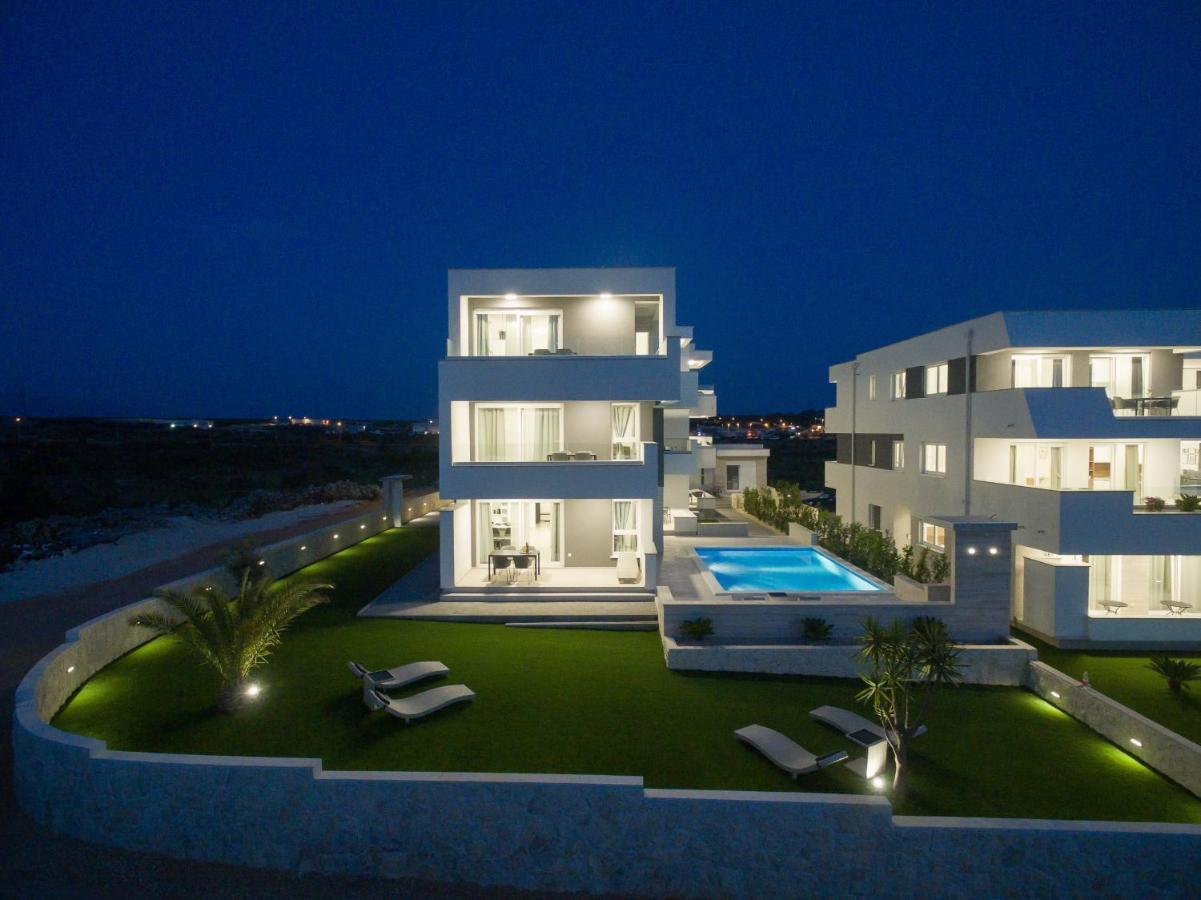 Apartments & Rooms Pool Villas Maris B Novalja Exterior foto