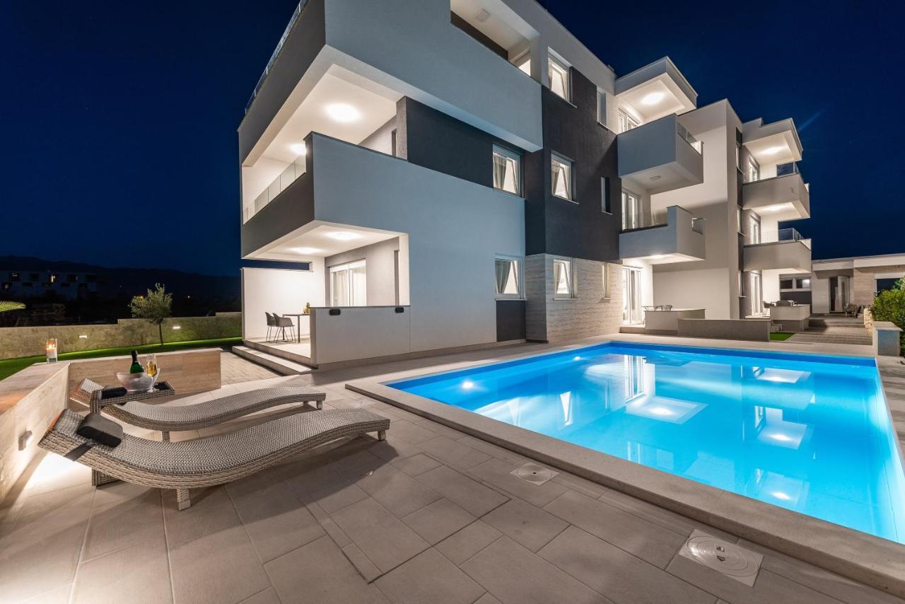 Apartments & Rooms Pool Villas Maris B Novalja Exterior foto