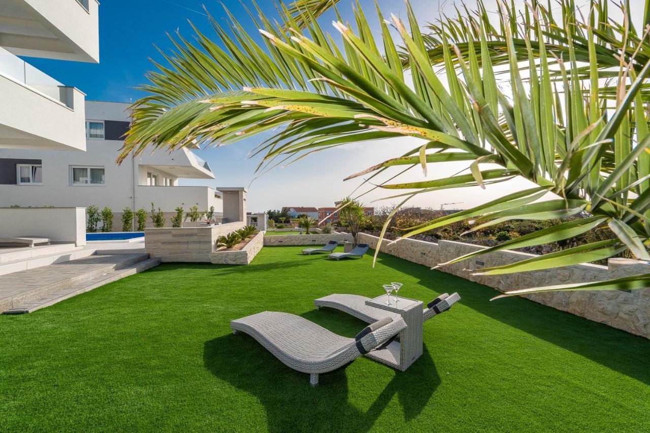 Apartments & Rooms Pool Villas Maris B Novalja Exterior foto