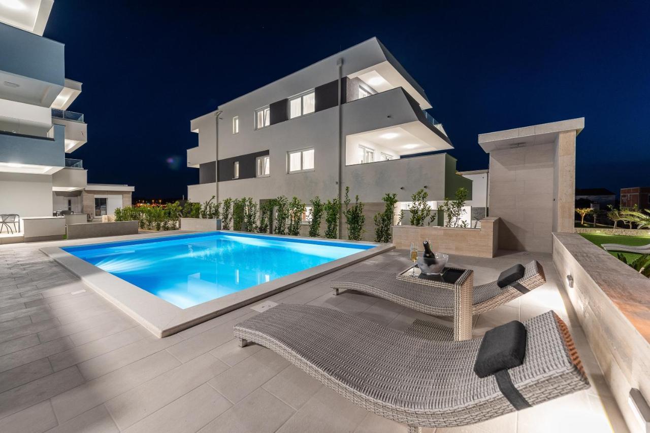 Apartments & Rooms Pool Villas Maris B Novalja Exterior foto