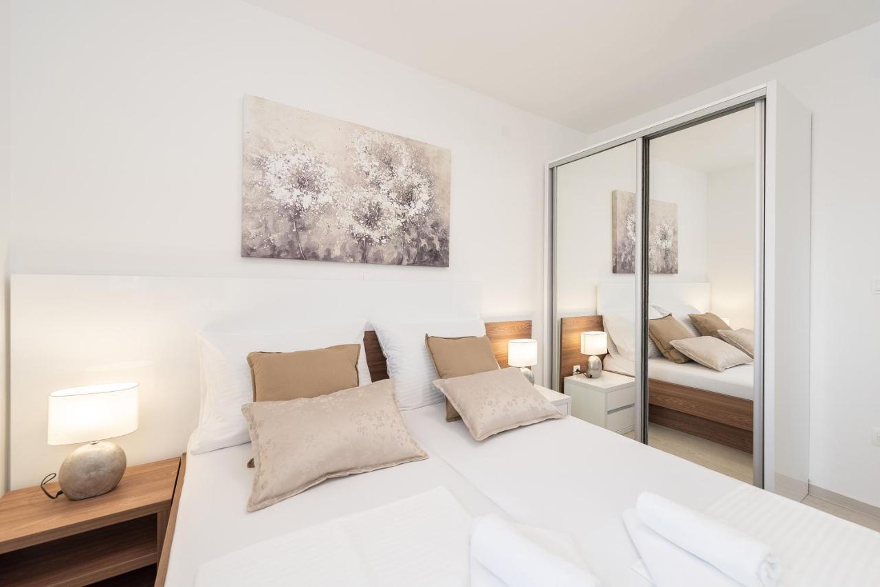 Apartments & Rooms Pool Villas Maris B Novalja Zimmer foto